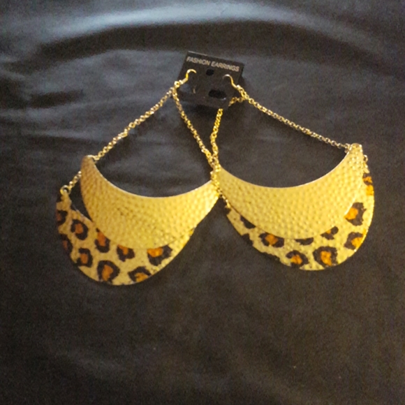 Leopard Fashion Earrings - Picture 3 of 7